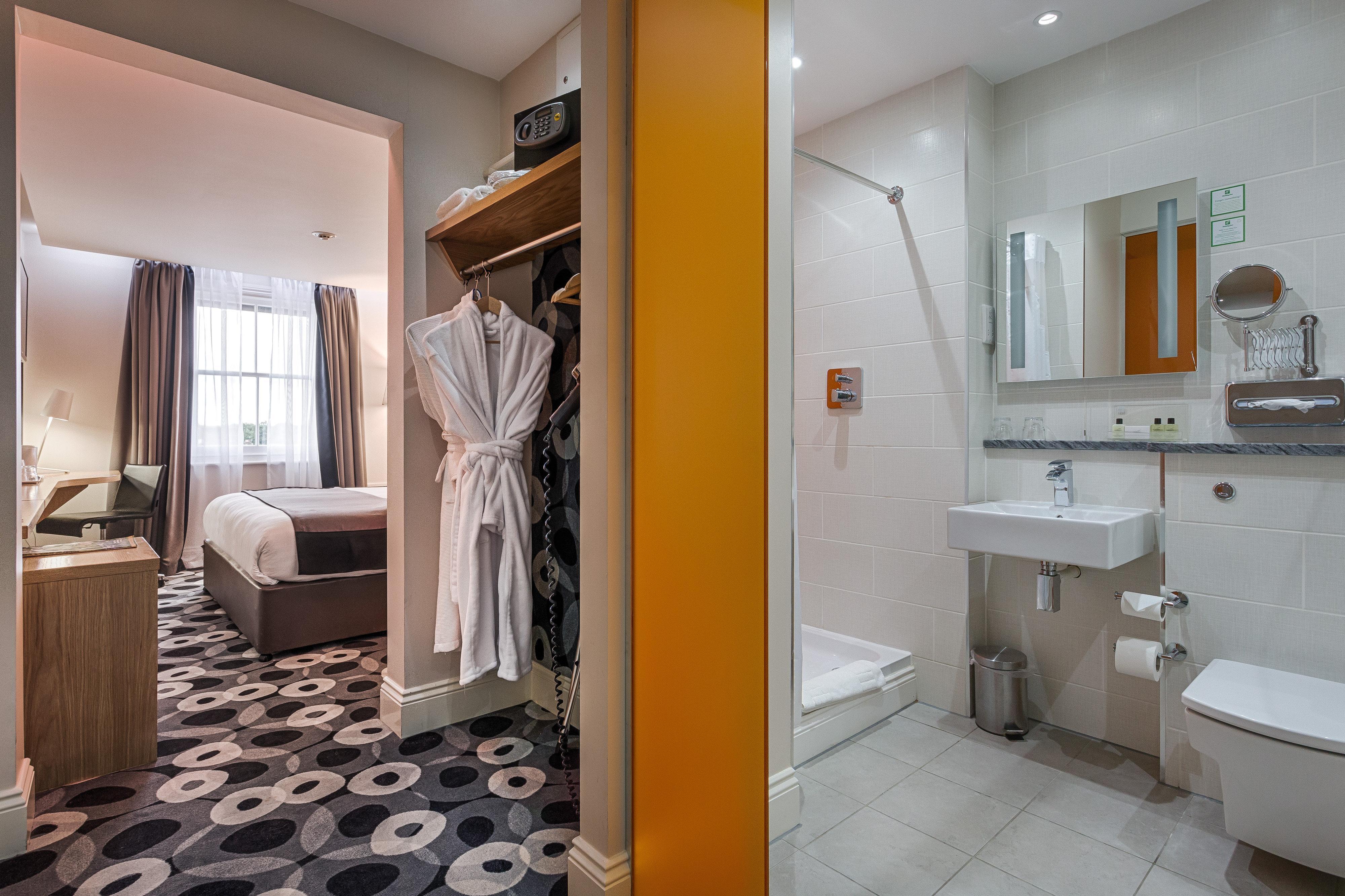 By Ihg